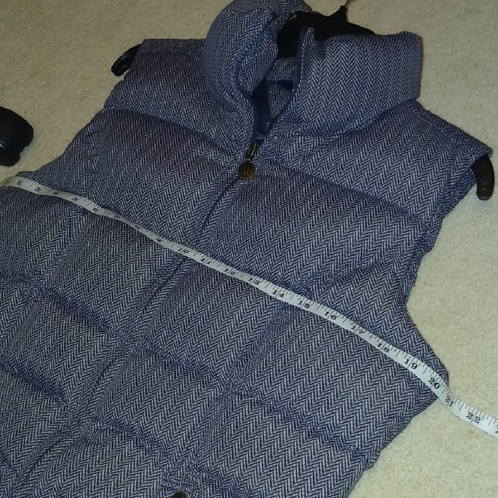 Women's Tommy Hilfiger Puffer Vest With Herringbone Pattern - Picture 4 of 7